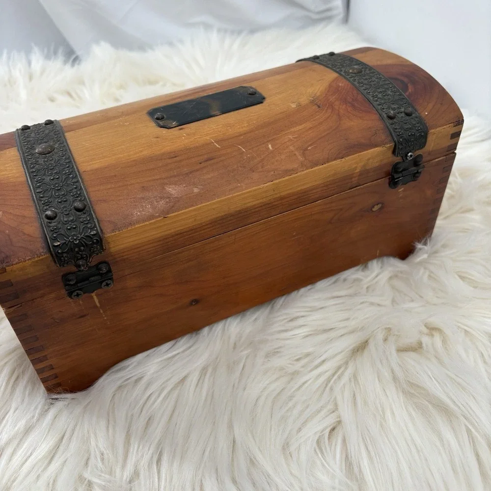 Vintage MCGRAW BOX CO Rounded Wood Jewelry / Trinket / Keepsake Box w/ Hinge Lid